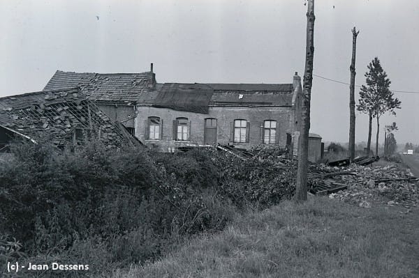 Tornade EF4 de Pommereuil (Nord) du 24 juin 1967 - Toiture partiellement arrachée, rue du Cateau à Bazuel. © Jean Dessens