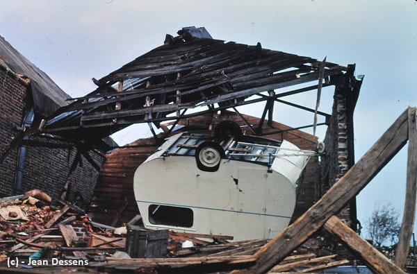 Tornade EF4 de Pommereuil (Nord) du 24 juin 1967 - Cette caravane a été aspirée par la tornade. © Jean Dessens