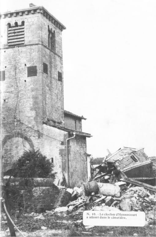 Clocher de l'église de Hennecourt endommagé- http://croqcentrevosges.free.fr/pdf/tornade_11_juillet_1984.pdf