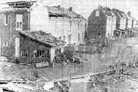 Tornade EF3 de la Rochelle (Charente-Maritime) le 25 janvier 1971 - Toitures d'habitations arrachées dans le quartier de Vaugouin - © L'Impartial du 26 janvier 1971
