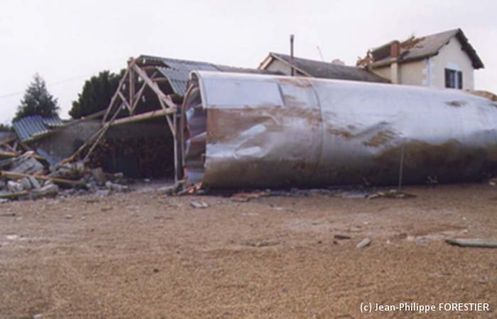 Tornade EF3 de Rouillé le 9 novembre 1997. (c) Mairie de Rouillé / Jean-Philippe FORESTIER Tornade EF3 de Rouillé le 9 novembre 1997. (c) Mairie de Rouillé / Jean-Philippe FORESTIER
