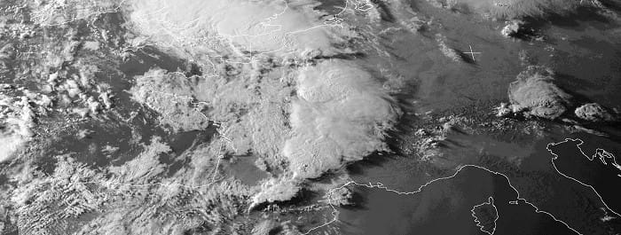 Image satellite du 27 juillet 2013 à 20h locales (Météosat). Image satellite du 27 juillet 2013 à 20h locales (Météosat).