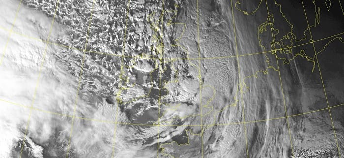 Vaste front orageux très venteux (épisode de derecho). Image satellite canal visible du 25 janvier 2014 à 16h locales. (c) METEOSAT