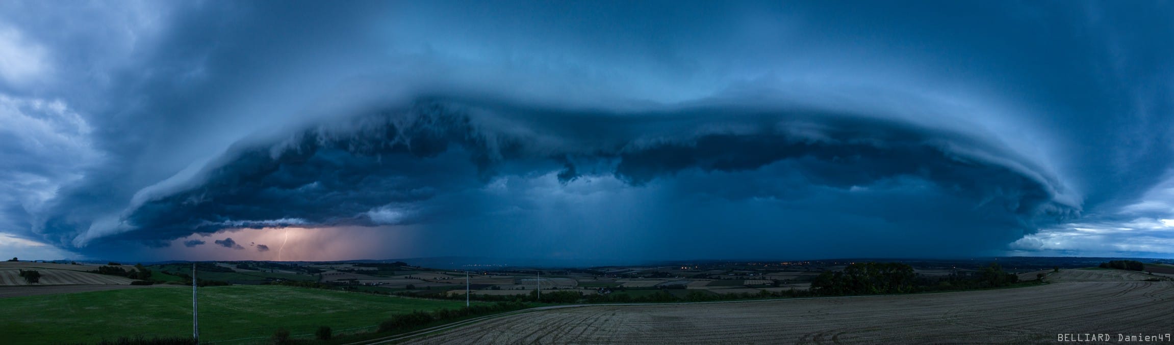 Orage dans le sud de l'Allier, le soir du 8 août 2014. (c) Damien BELLIARD