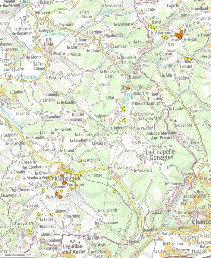 Principaux dégâts relevés suite aux microrafales observées entre Mensignac et Biras (Dordogne) le 21 mai 2014. Jaune : dommages limités. Orange : dommages modérés. (c) KERAUNOS. Fond de carte IGN.