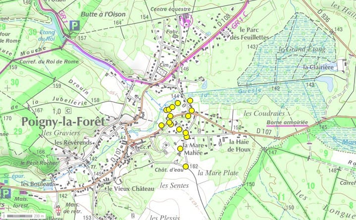 Principaux dégâts relevés suite à la microrafale observée à Poigny-la-Forêt (Yvelines) le 21 mai 2014. Jaune : dommages limités. © KERAUNOS (fond de carte : Géoportail)