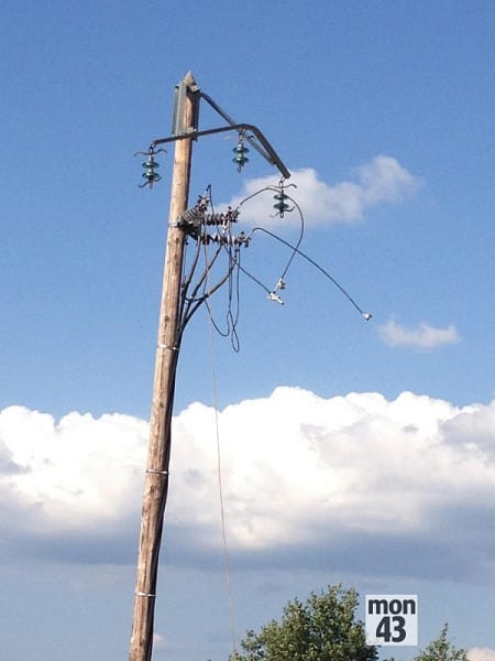 Macrorafale en Limagne brivadoise (Haute-Loire) le 18 juillet 2015. Lignes électriques rompues. © Mon 43