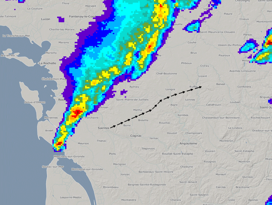 Animation radar (données Météo France) du 16 septembre 2015, entre 15h45 et 17h30 locales. La trajectoire suivie par la tornade est indiquée en flèches de couleur noire. © KERAUNOS