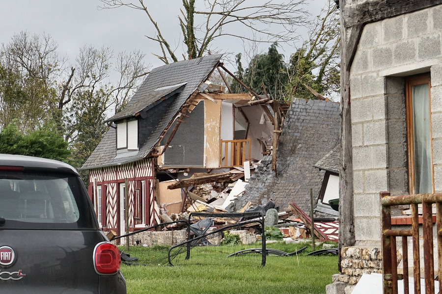 Tornade EF2 à Beuzeville (Eure) le 23 octobre 2022