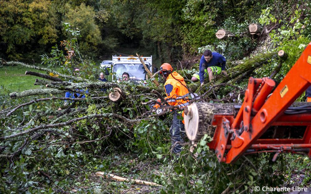 Tornade EF0 à Vœuil-et-Giget (Charente) le 17 novembre 2022