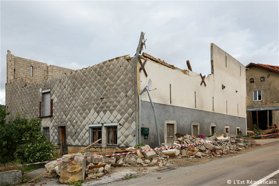 Macrorafales de très forte intensité (D4) entre le Val de Morteau (France) et la Chaux-de-Fonds (Suisse) le 24 juillet 2023