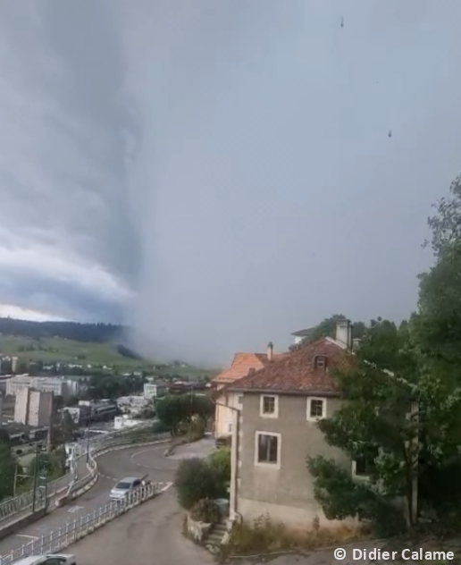 Macrorafales de très forte intensité (D4) entre le Val de Morteau (France) et la Chaux-de-Fonds (Suisse) le 24 juillet 2023