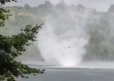 Tornade EF1 à Charbonnières-les-Vieilles (Puy-de-Dôme) le 11 juillet 2023