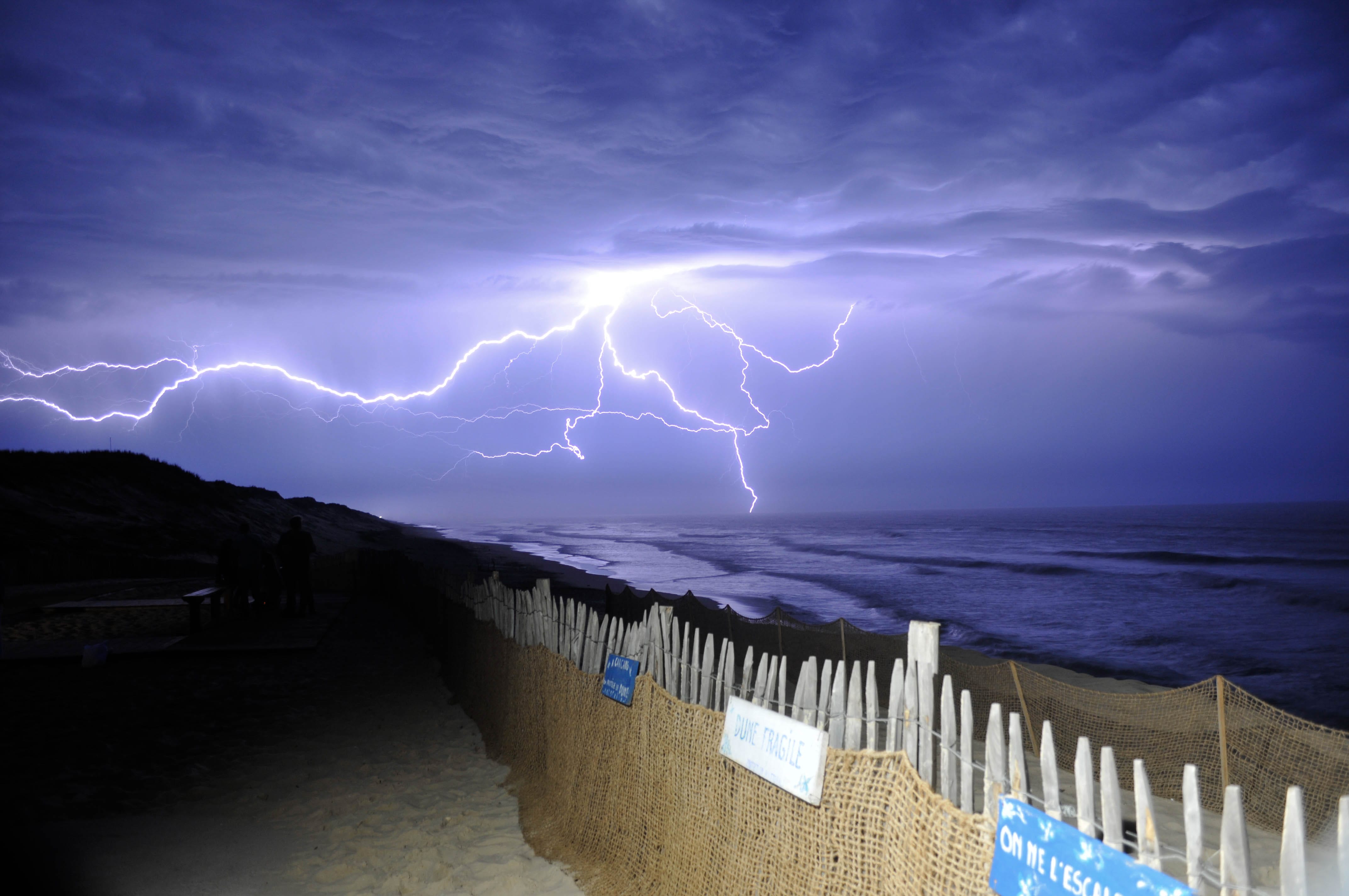 orage de la nuit arrivant sur la côte Médocaine (Carcans Plage) - 17/06/2021 00:00 - Julien Georget