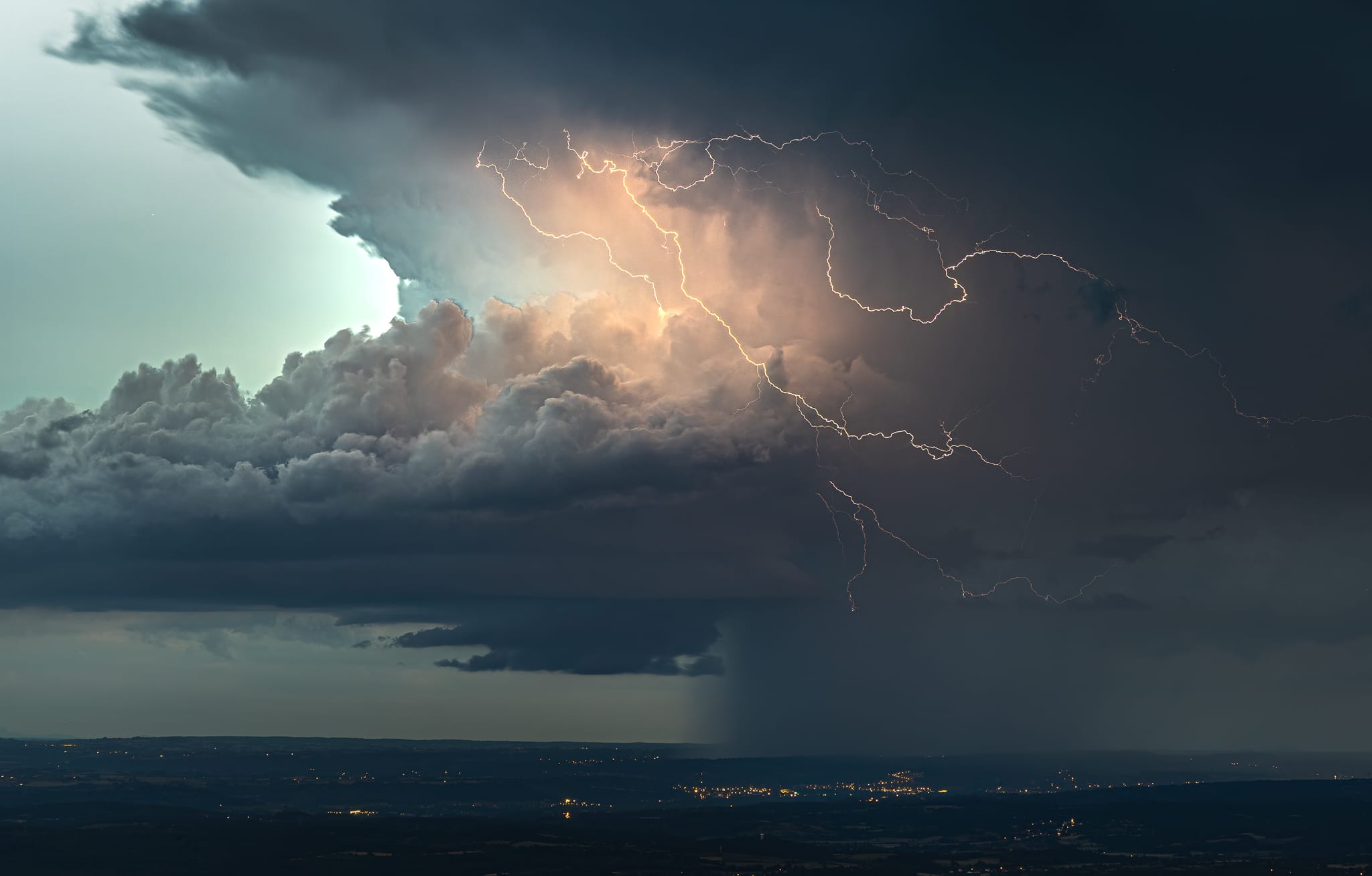 Orage supercellulaire sur le nord isere - 23/06/2021 17:00 - Brice Volo