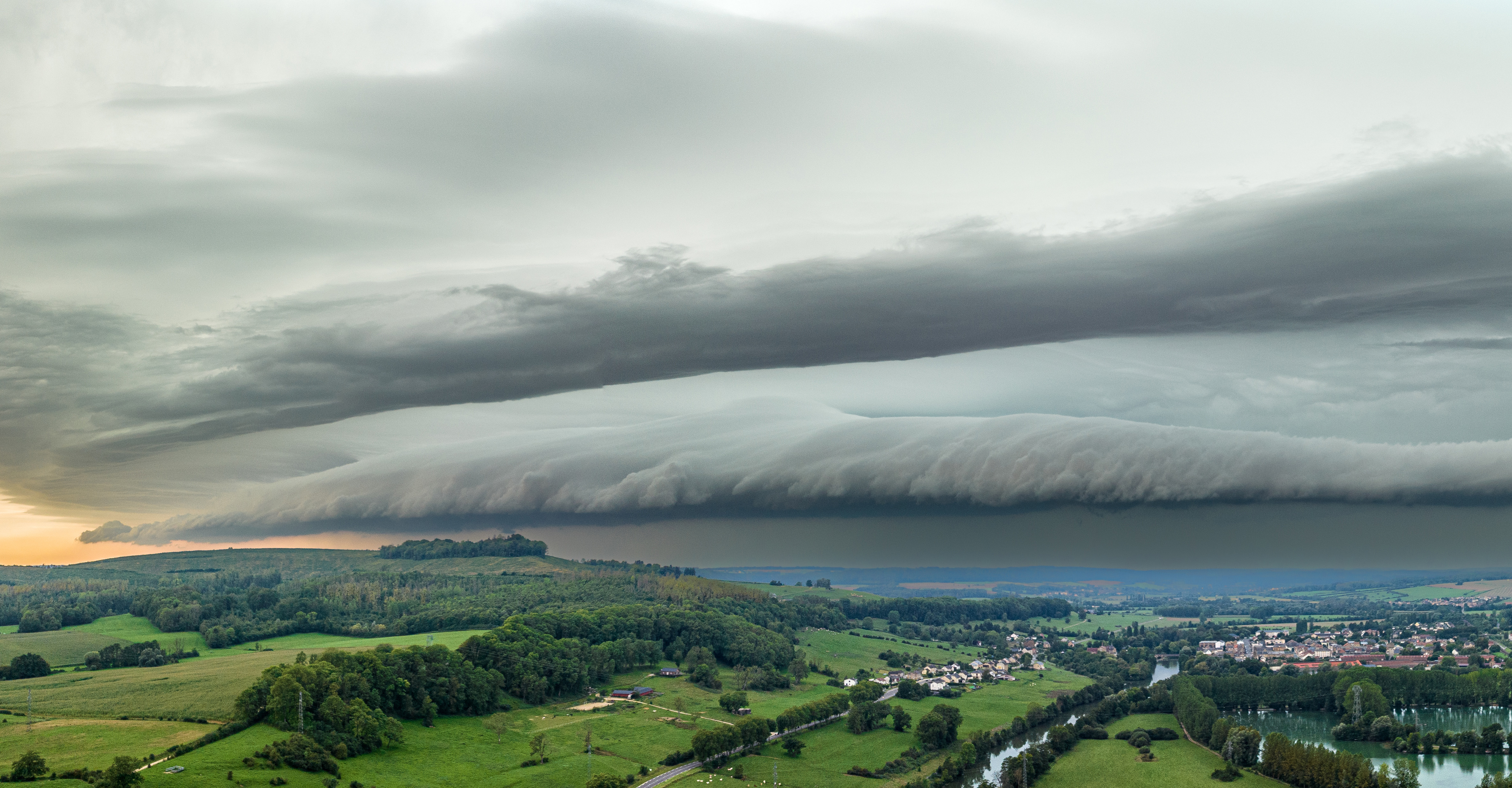 Arcus sur le Sedanais vers 12H ce jeudi 24 aout 2023. - 30/11/-0001 00:00 - Philippe Lenoble