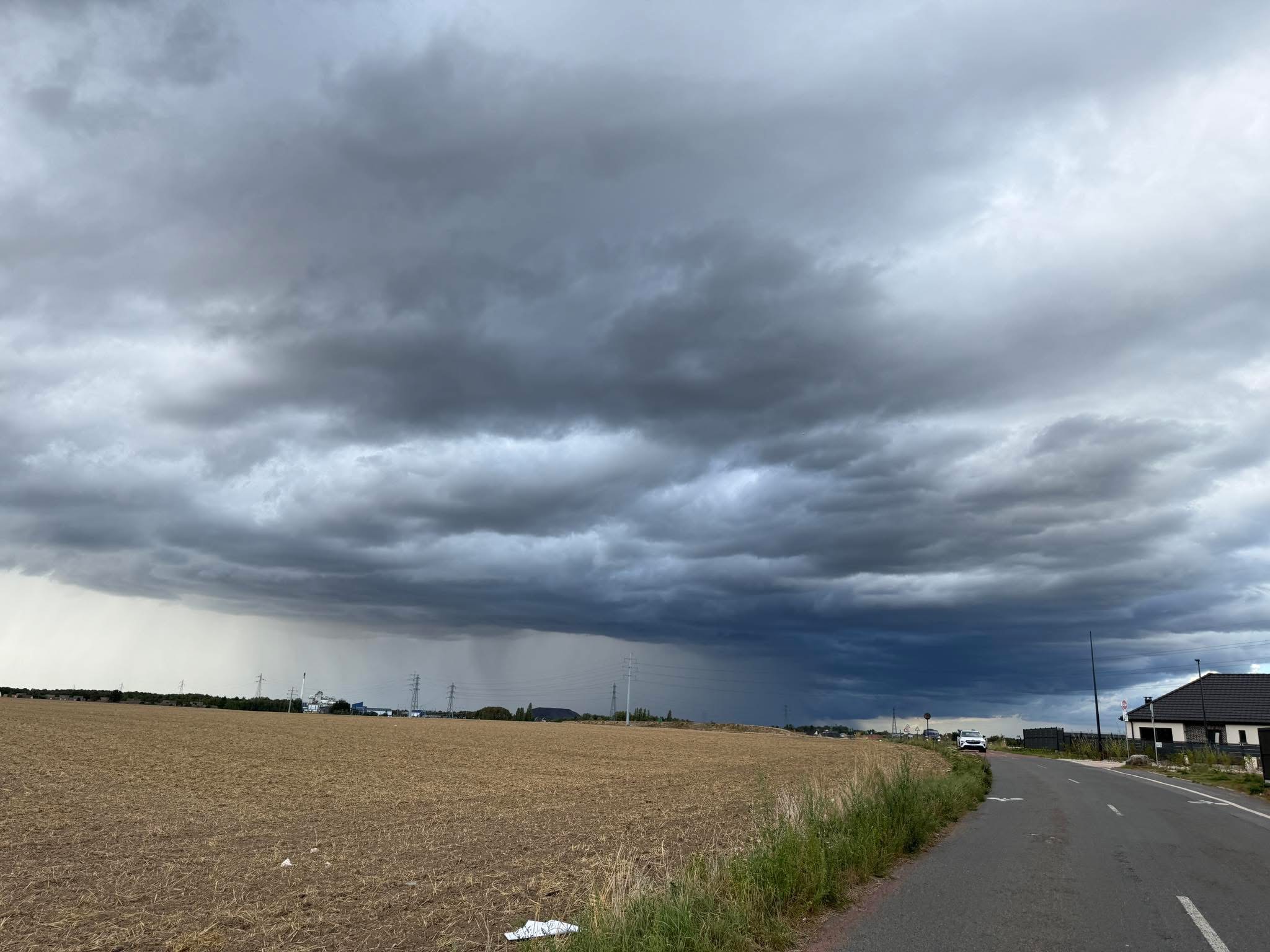 Belle cellule d’un orage sur la commune de Courrières 62710 Pas De Calais - 01/09/2025 19:00 - Matteo Graceffa