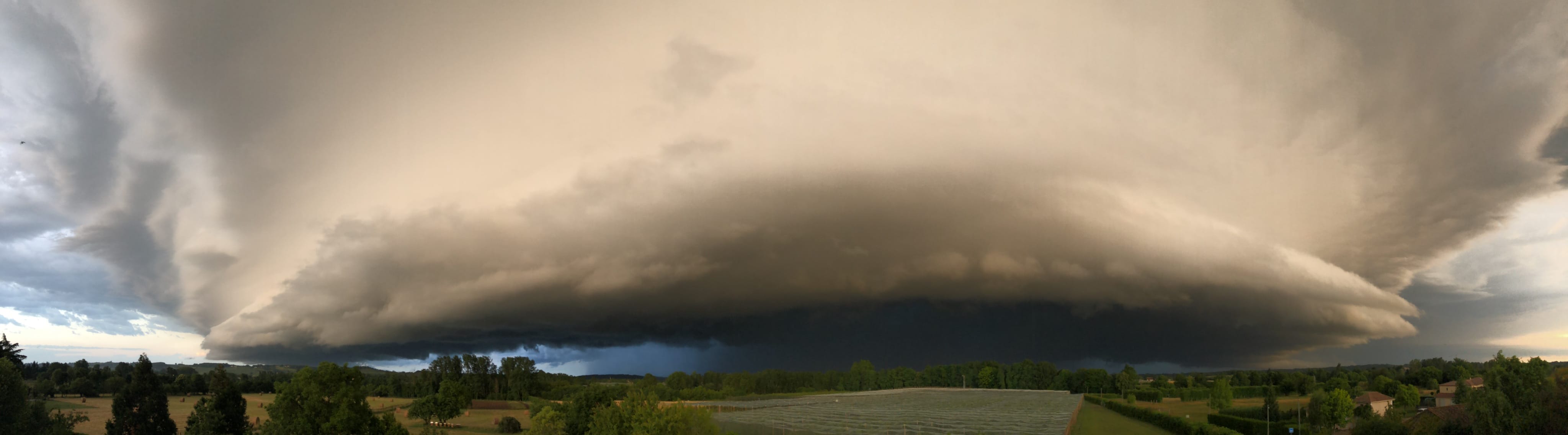 Arcus de dingue avant la grêle - 02/06/2022 06:23 - Baptiste Houel