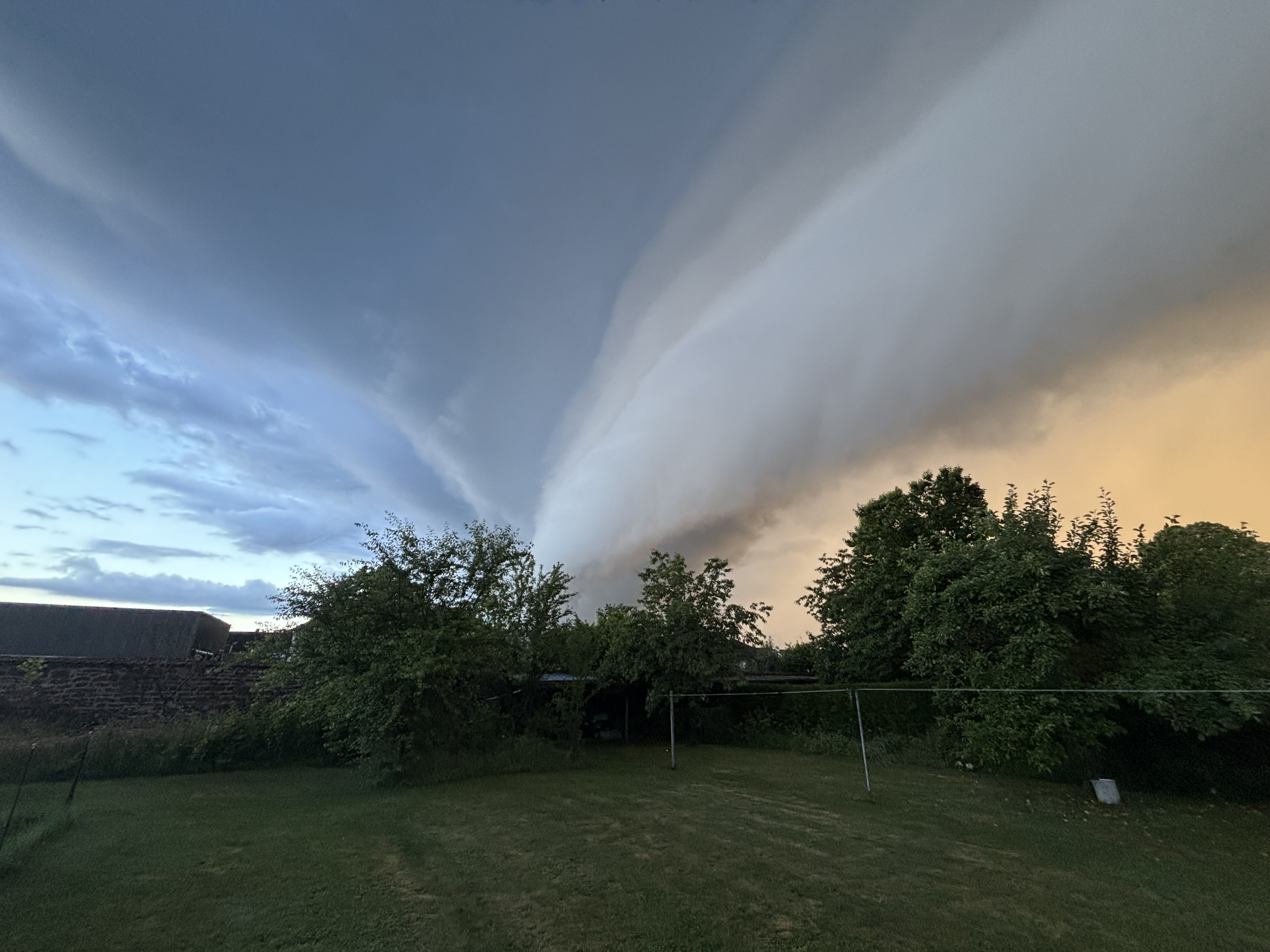 Orage du 2 juin 2026, vers 21h à Thaon les Vosges (88)
Pas de dégâts mais un beau spectacle - 02/06/2026 21:00 - Sébastien Cousseau
