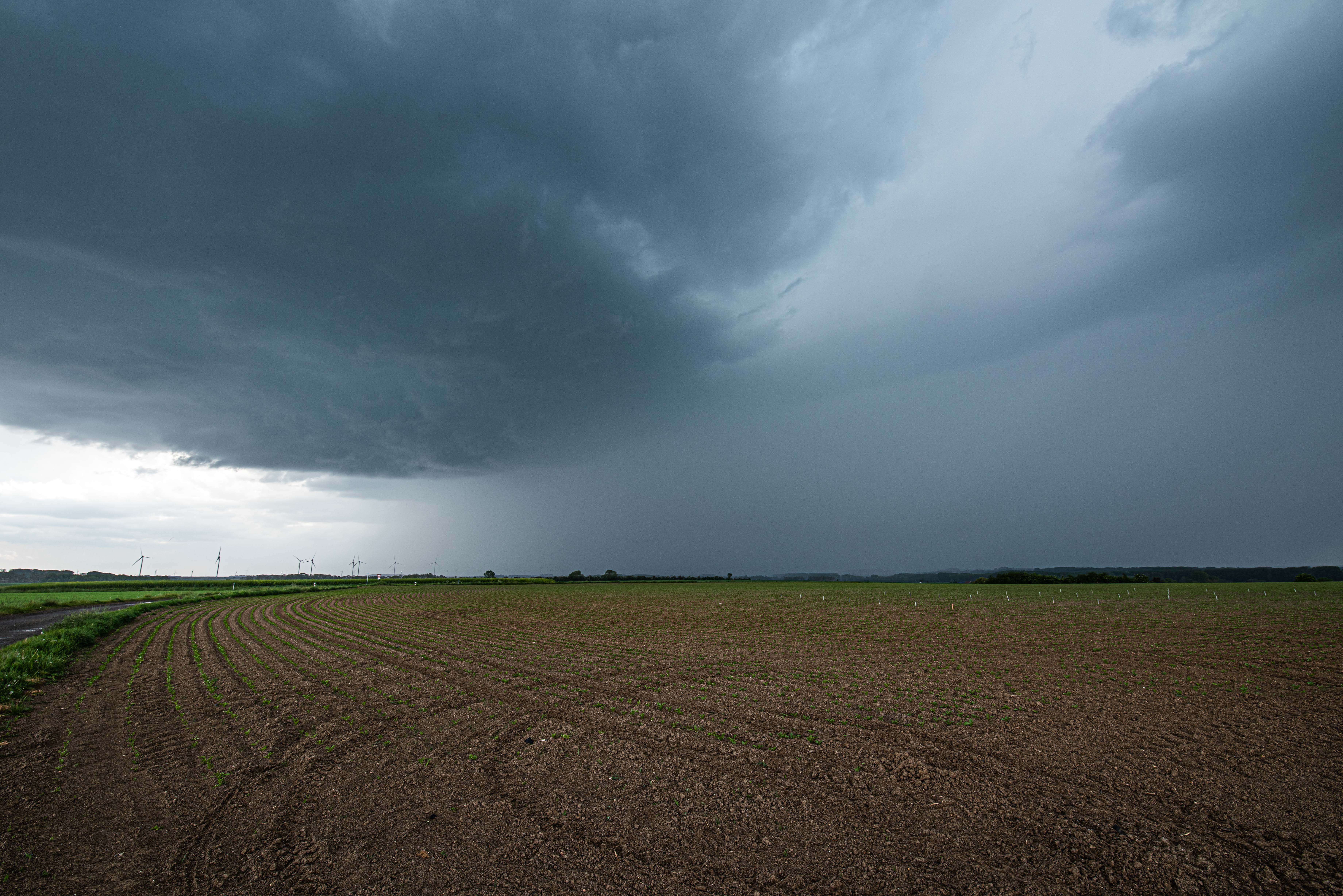 Orage fort entre Cambrai et Arras avec une structure intéressante. L'orage s'est nettement renforcé et s'est structuré en arrivant sur moi, un joli spectacle. - 02/05/2026 18:06 - Jules Creteur