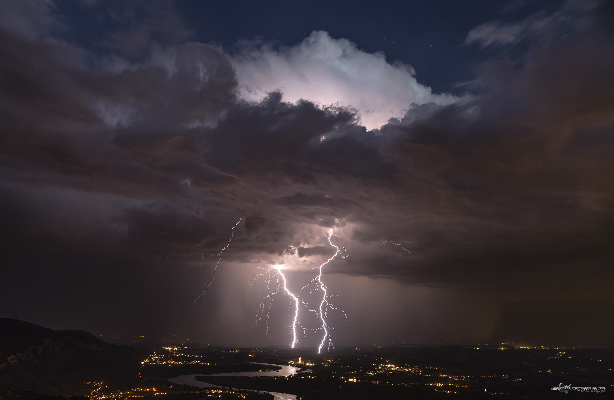 panorama orageux sur le nord isere - 03/07/2025 00:17 - brice volo