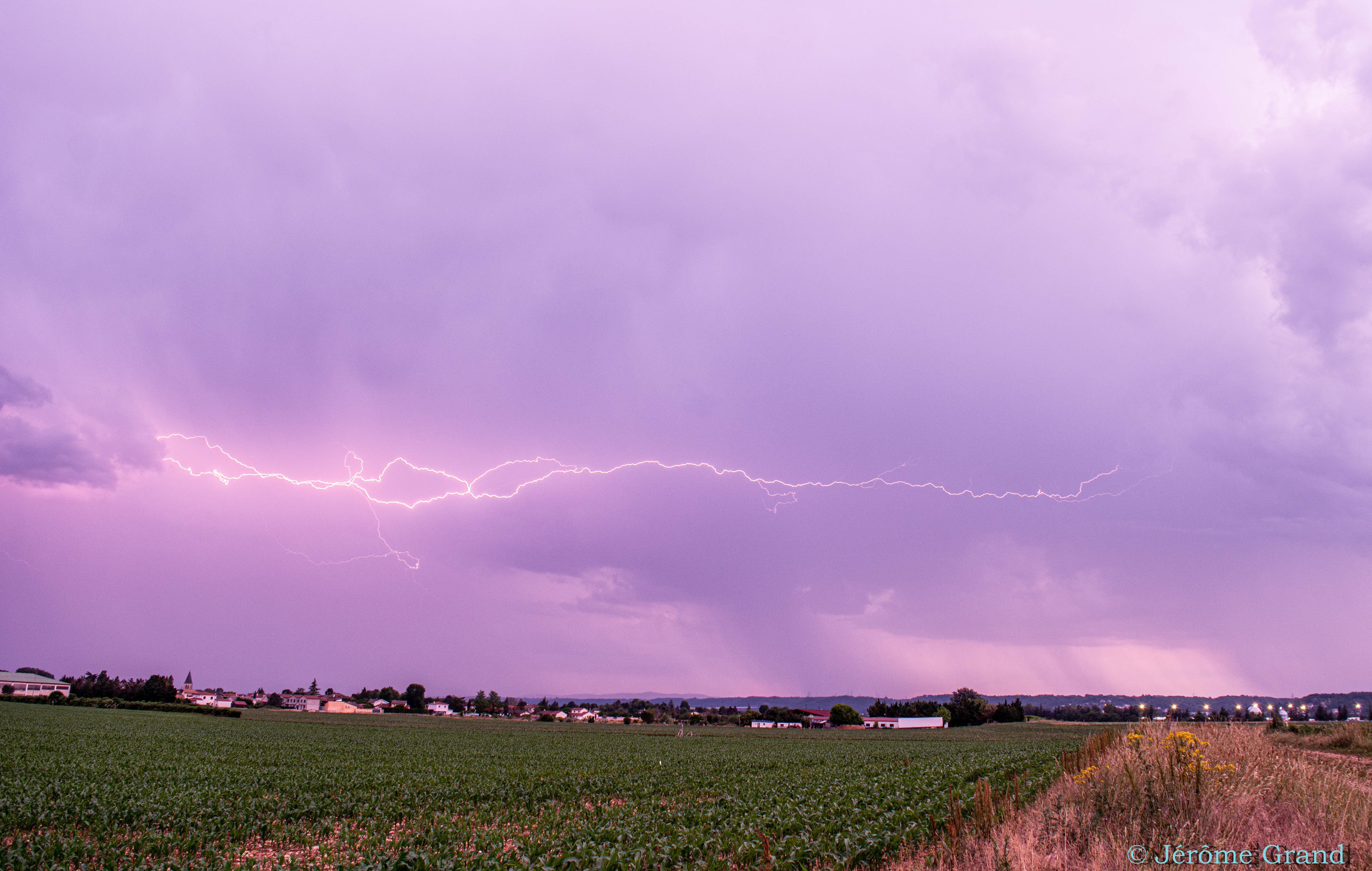 Orages au dessus de la région Lyonnaise vu des plaines de l'Ain - 03/06/2023 20:56 - Jérôme Grand