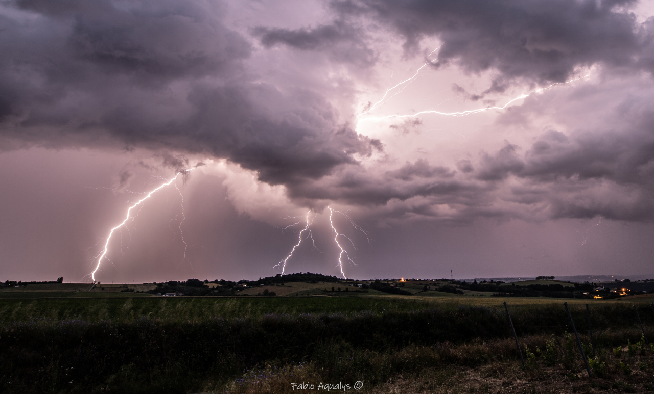 Orages en vallée du Rhône en soirée du 3 juin, depuis Condrieu (69). - 03/06/2023 22:00 - Fabio Aqualys