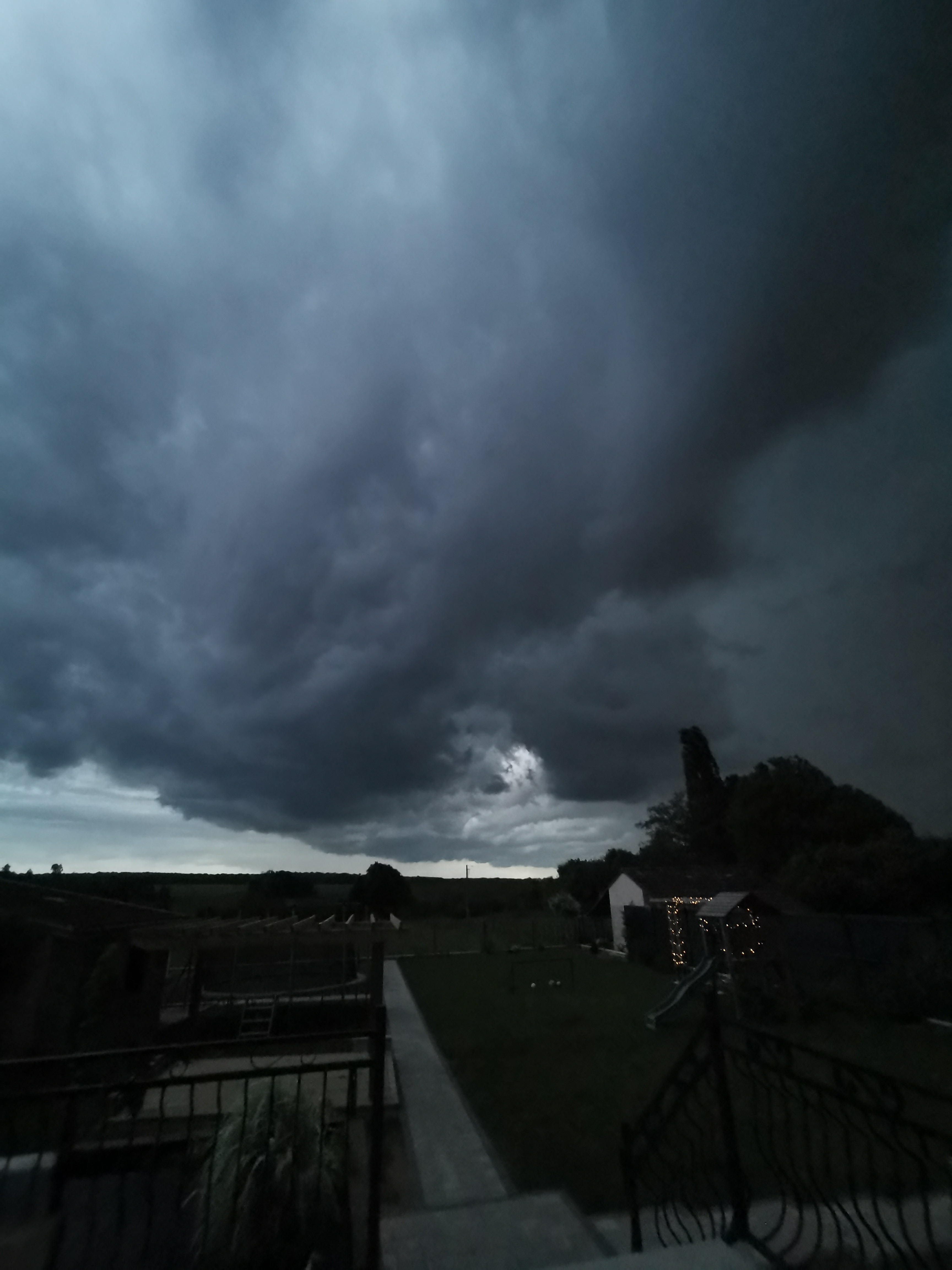 Orage en approche - 03/05/2025 21:06 - Rémi Dardaine