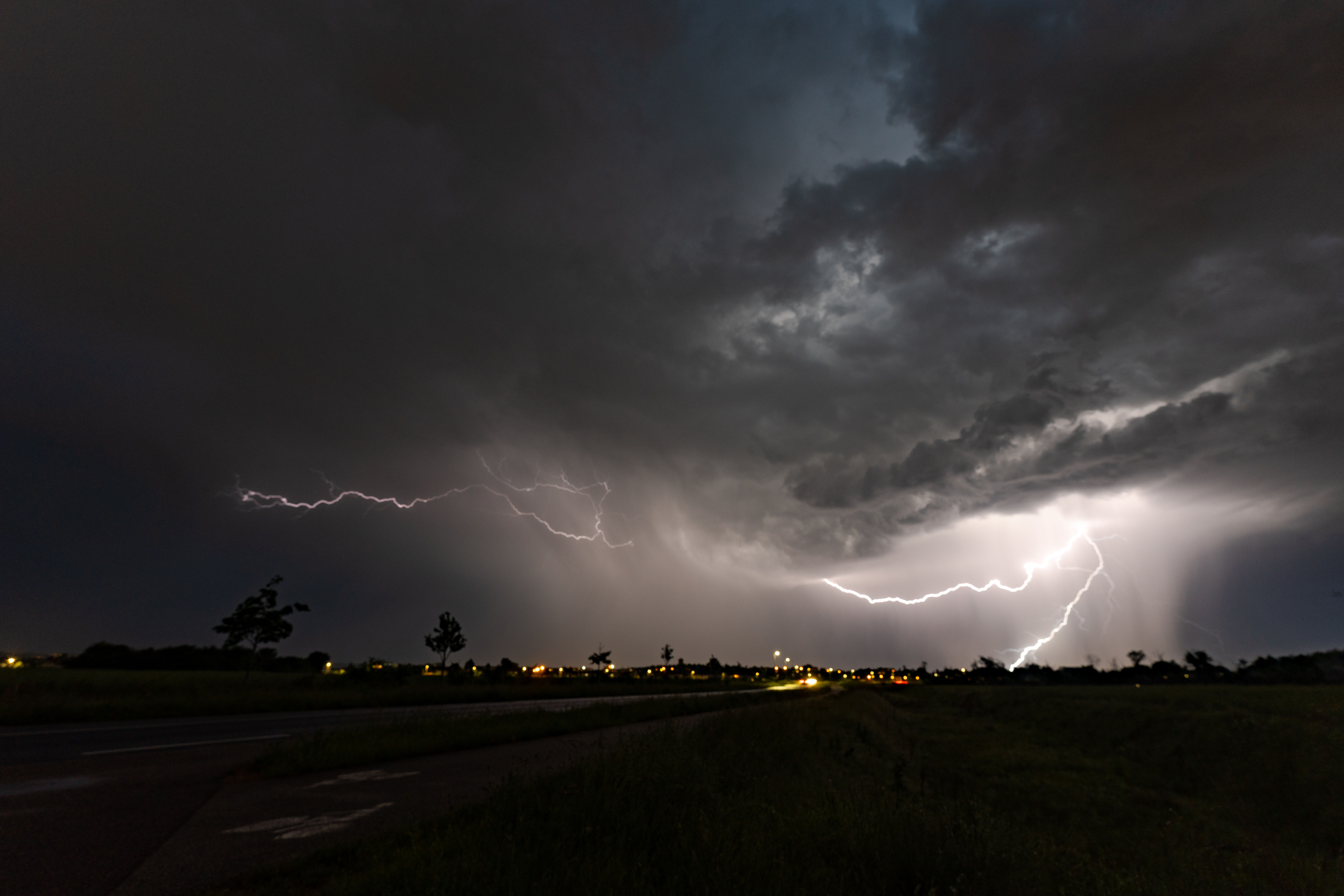 Orage du 3 mai 2025 vers 21h, un peu à l est de Lyon - 03/05/2025 21:00 - Laurent Petit