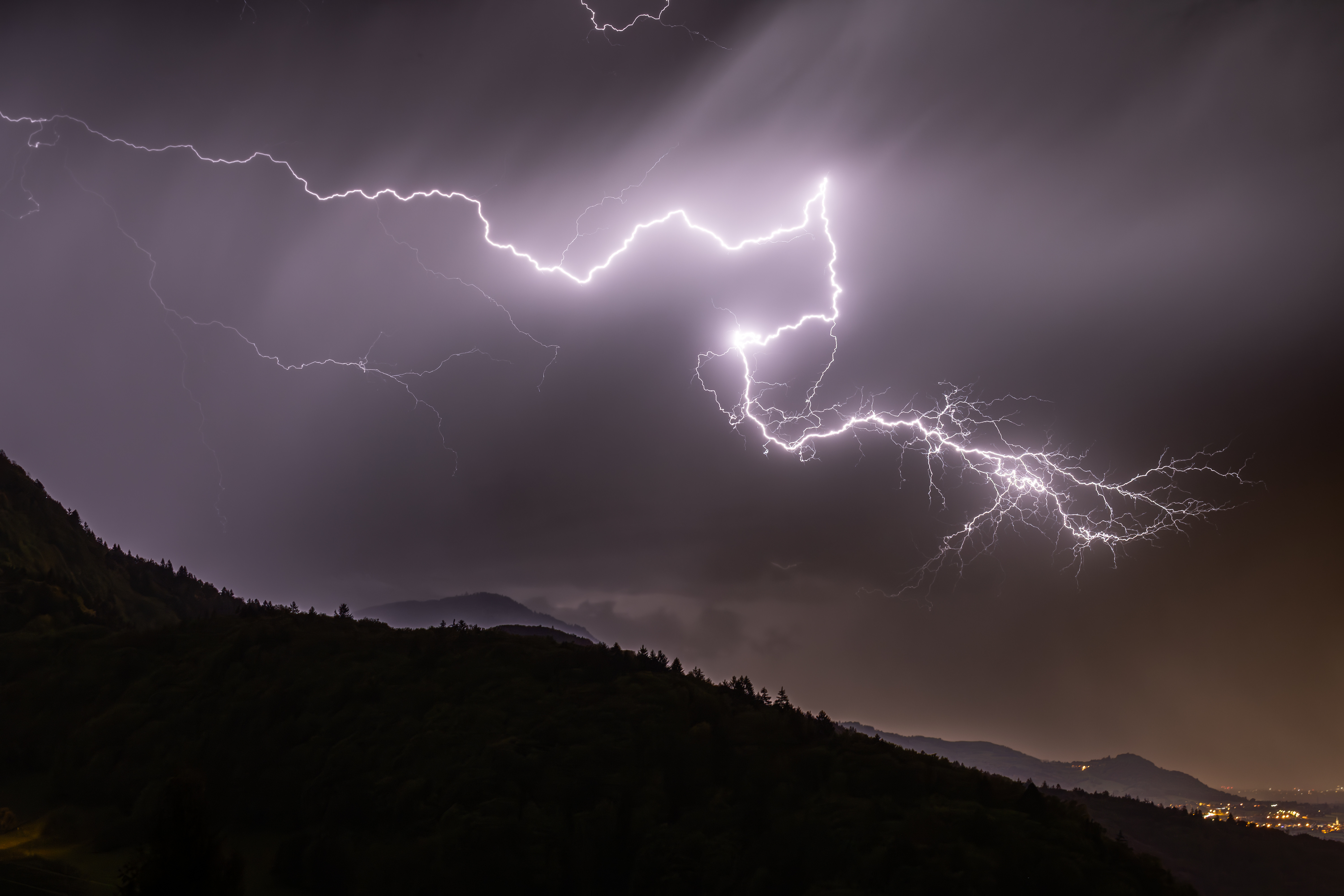 Orage en haute Savoie sur les hauteur de ton on les bains - 03/05/2025 23:00 - Max Vdp