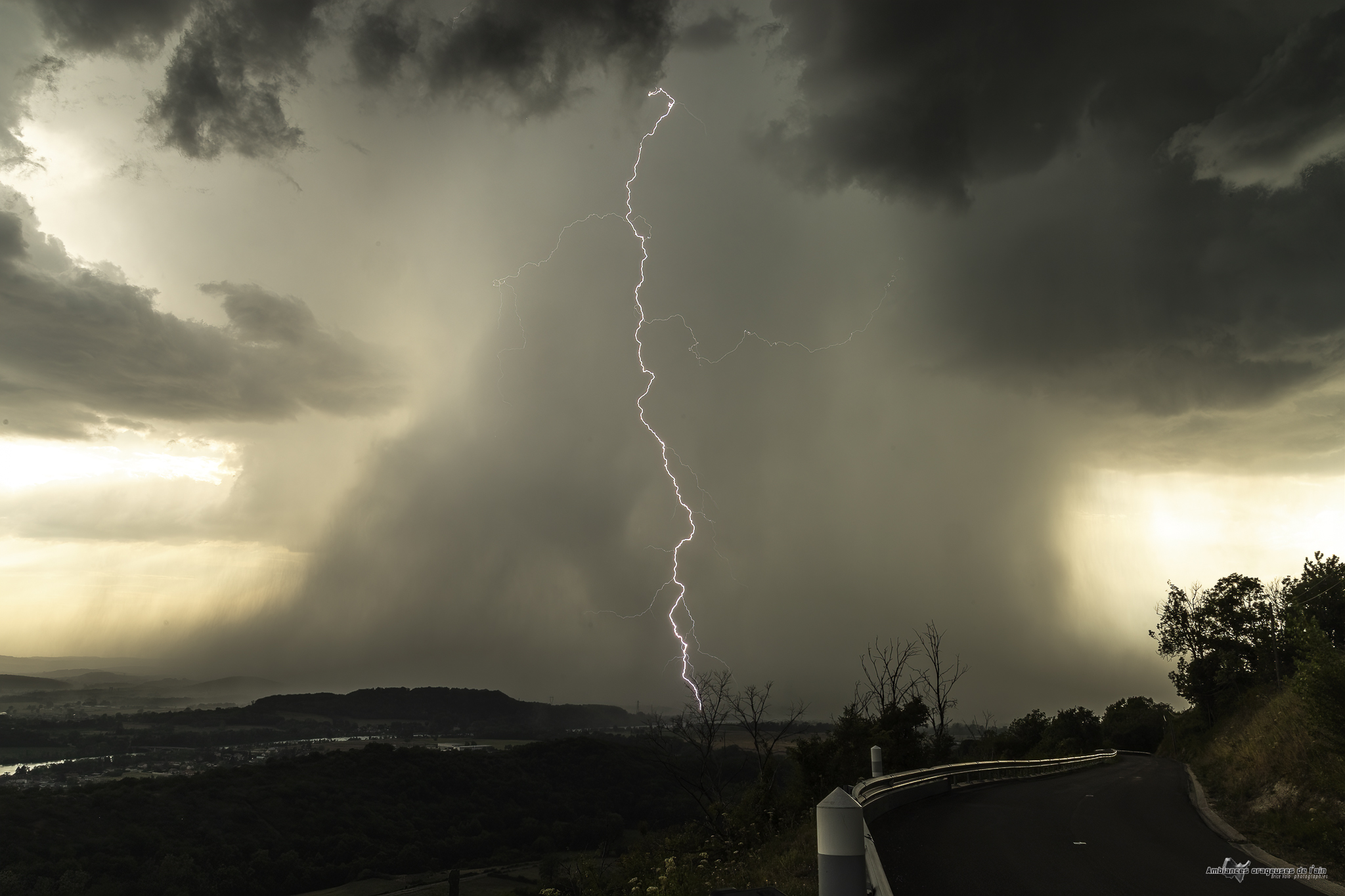 foudre sur le nord isere - 04/08/2026 19:46 - brice volo