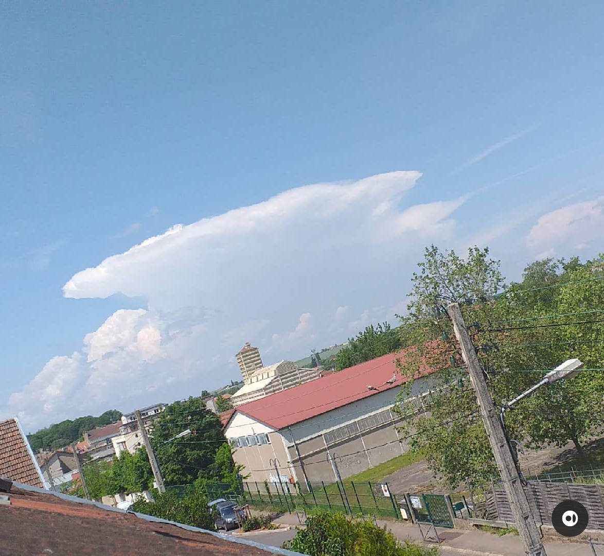 formation orageuse entre 12h le 04/06/2021 en direction de Saint Menehould dans la Marne (51800) - 04/06/2021 12:50 - Enzo Krebs
