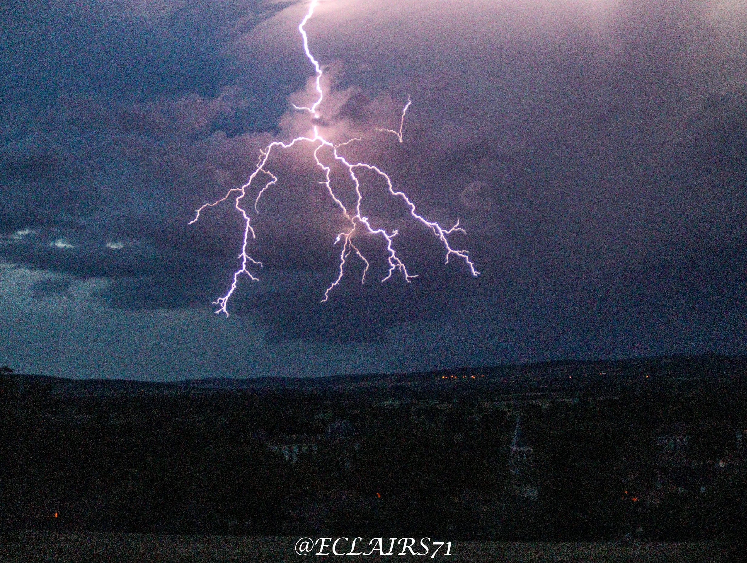 ORAGE CORMATIN 71460. - 04/06/2022 22:30 - yves RIGOLLOT @ECLAIRS71 CHASSEUR D'ECLAIRS71