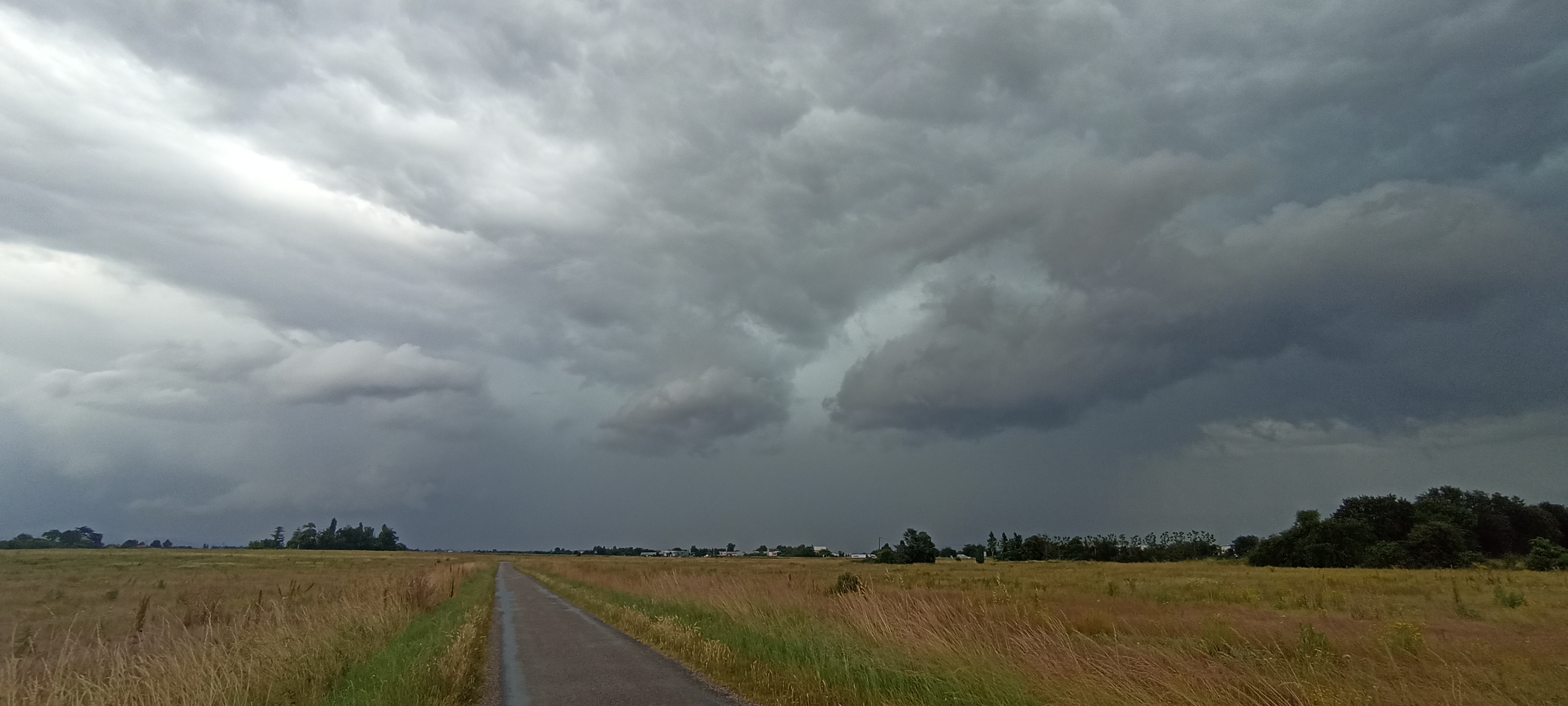 Orage cellulaire avec de la grêle du côté de Valence-Romans en Drôme - 04/06/2025 14:47 - Jordan Bonnet