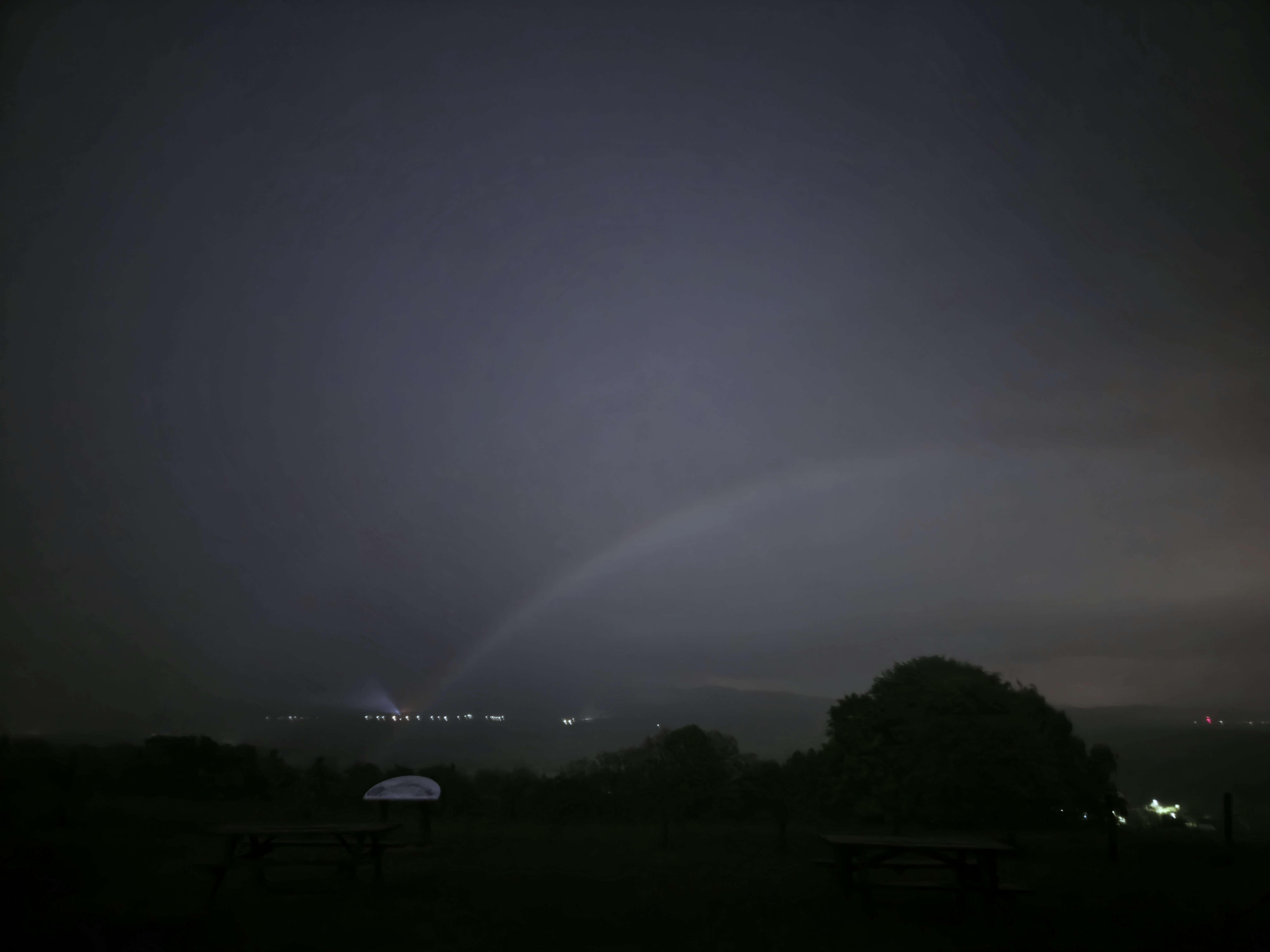 Arc-en-ciel Lunaire formé après le passage d’un orage - 04/05/2025 00:28 - Hugo SABRE