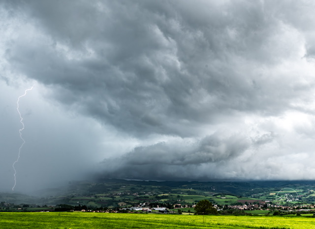 Orage dans les monts du Lyonnais prise depuis l’auberge du fourchet - 04/05/2025 18:30 - Prescillia Corcione