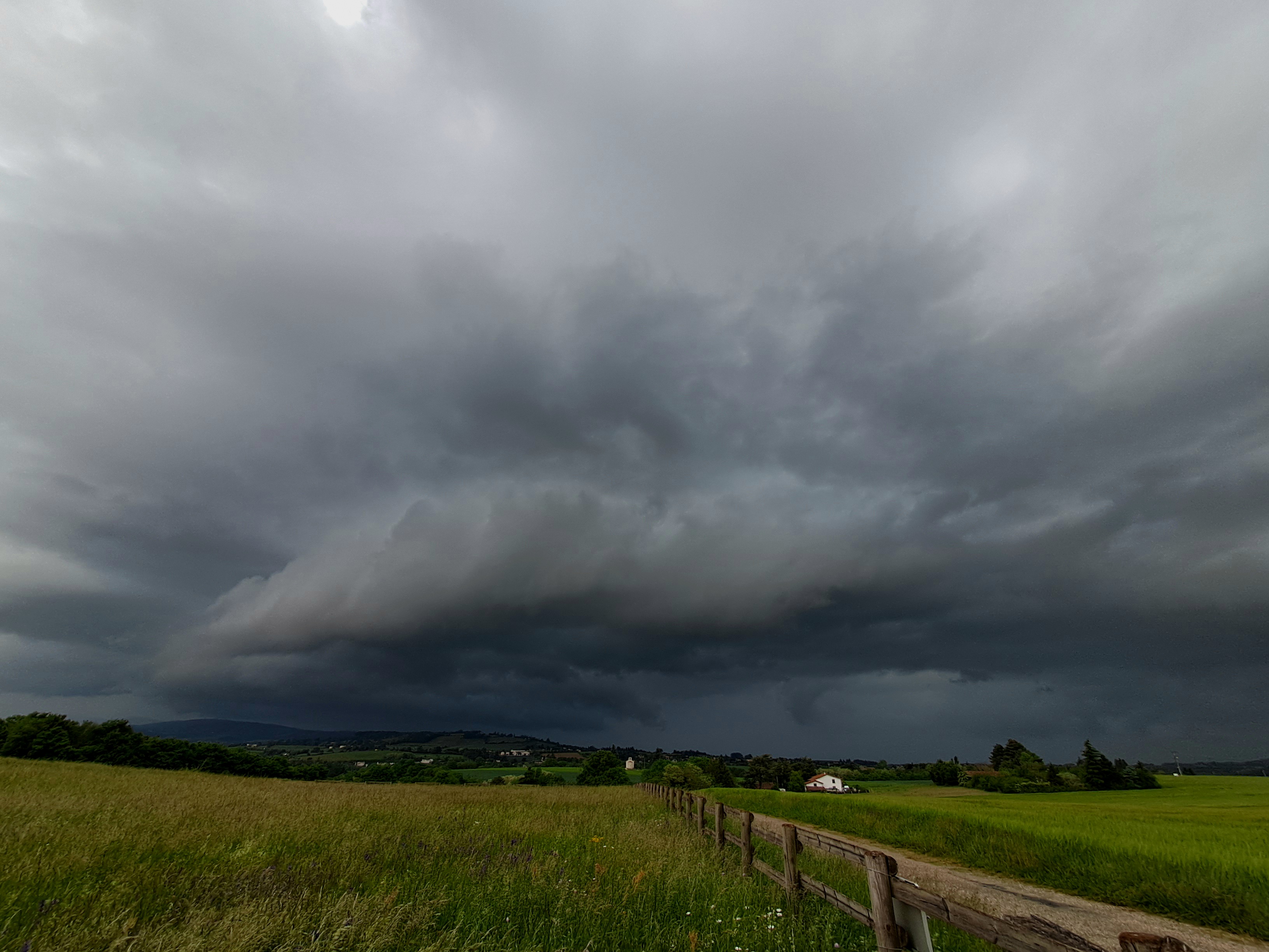 Orage sur Lyon depuis Chuzelles (38) - 04/05/2025 18:00 - Jérôme Fiorini