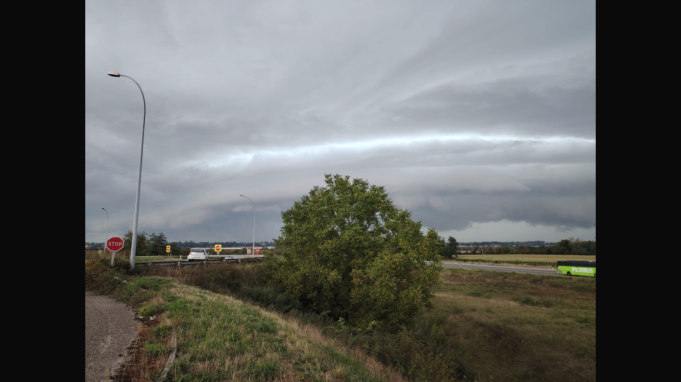 Supercellule arrivant sur le nord isère photo prise au nord de St Bonnet de Mûre - 04/09/2025 13:08 - 38 STORM