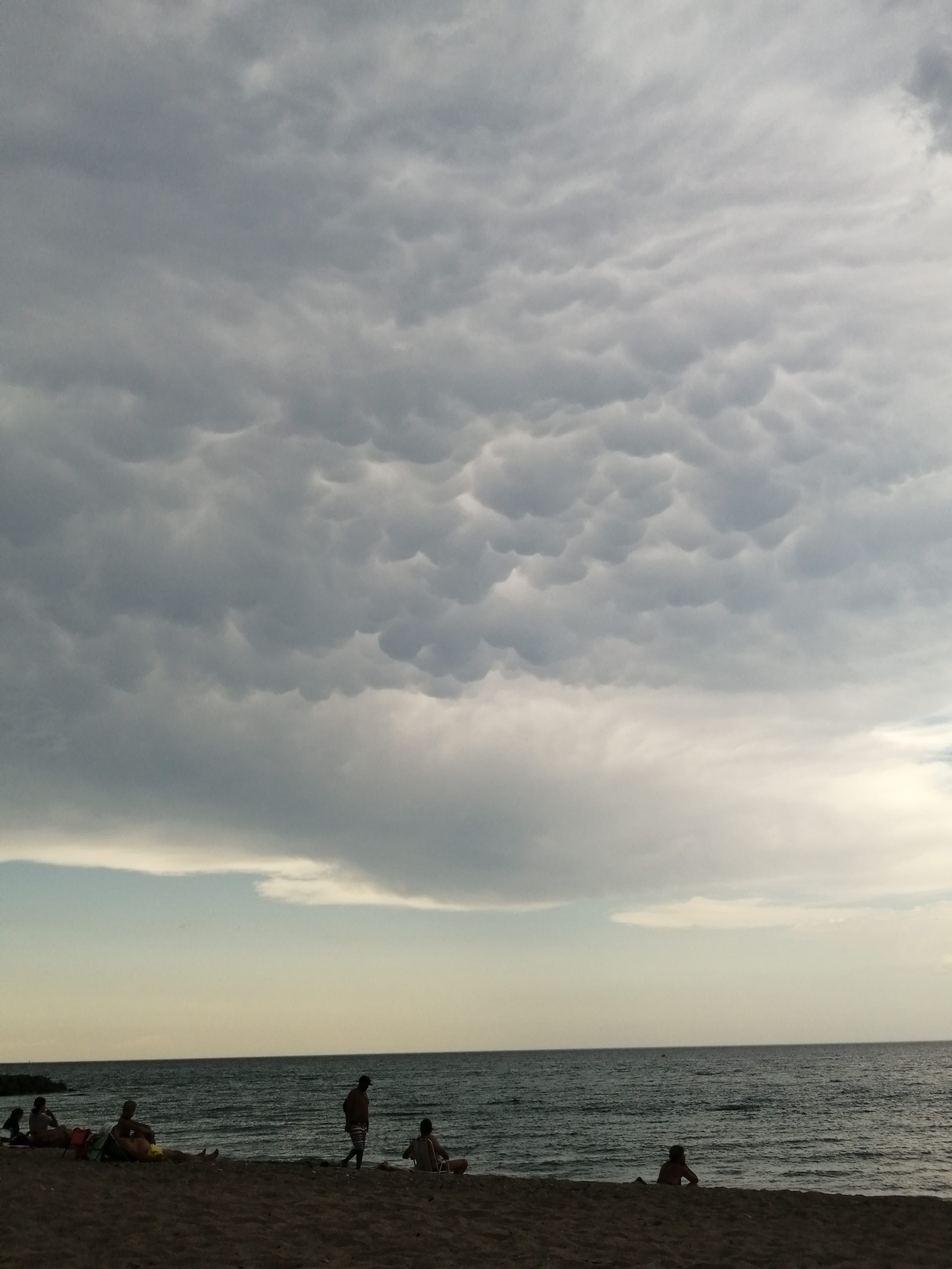 Mammatus au dessus de Saint-Cyprien plage aujourd'hui 17h30 - 05/07/2022 17:30 - Philippe Torres