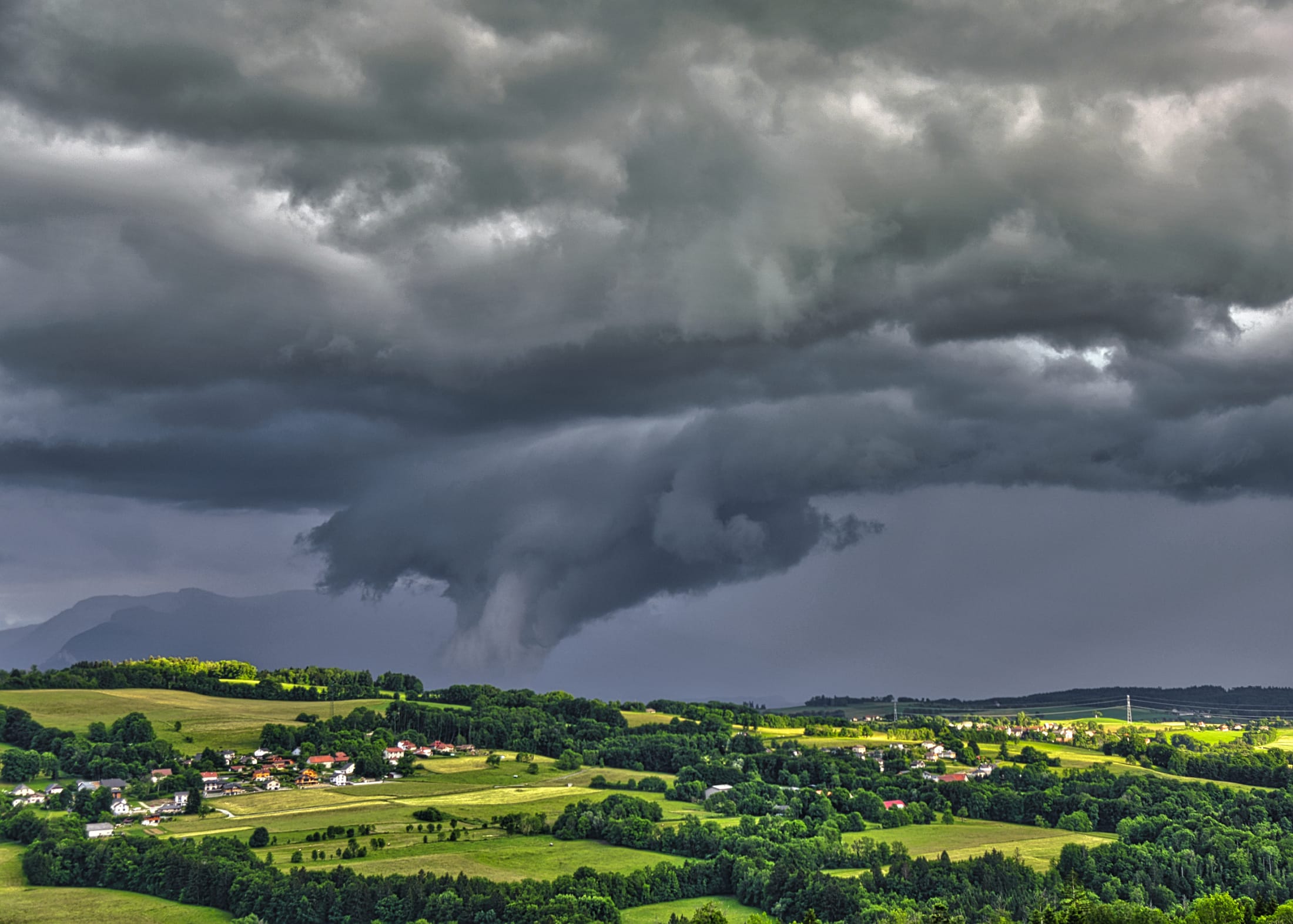 Vagues d'orages, pourrais t-on m'expliquer s'il s'agit ou non d'un tuba? - 05/06/2022 18:15 - DOMINIQUE HENNEQUIN