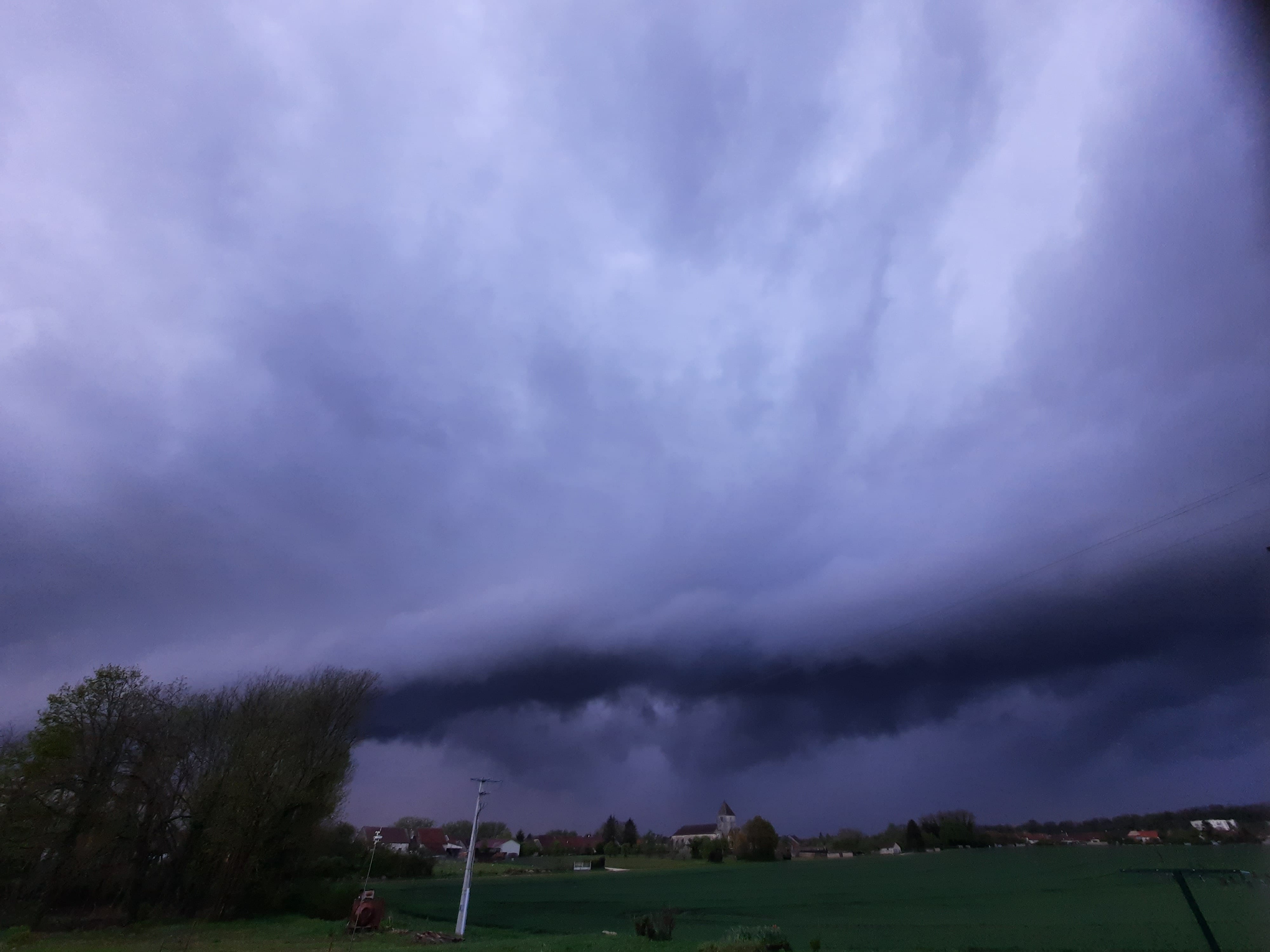 Photo du ciel avant orage
21610 Fontaine-Française - 06/05/2021 20:40 - Franck Jouffroy