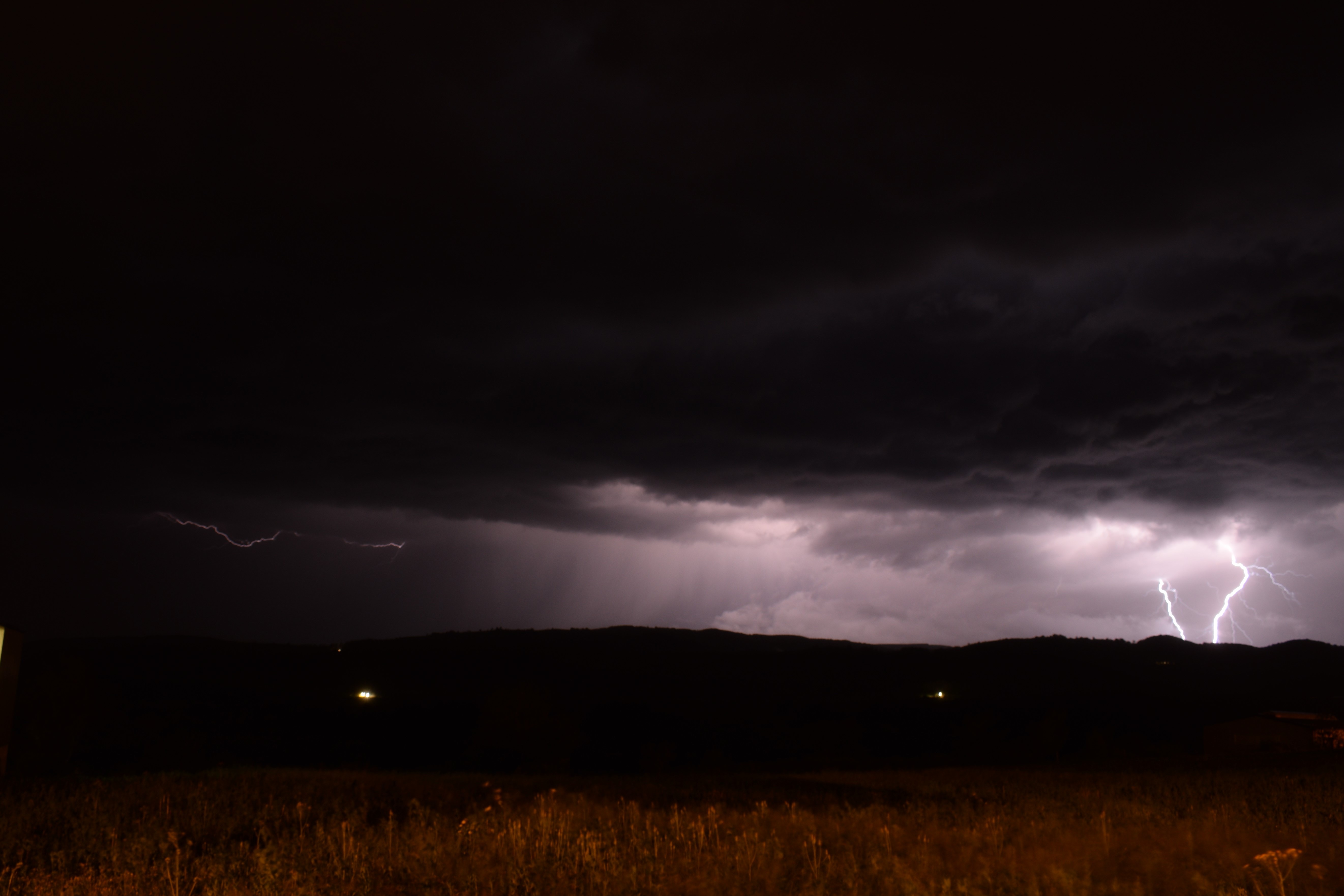 Orage magnifique ce samedi 6 mai sur la Lozère (48) - 06/05/2023 22:15 - Maxence Richard