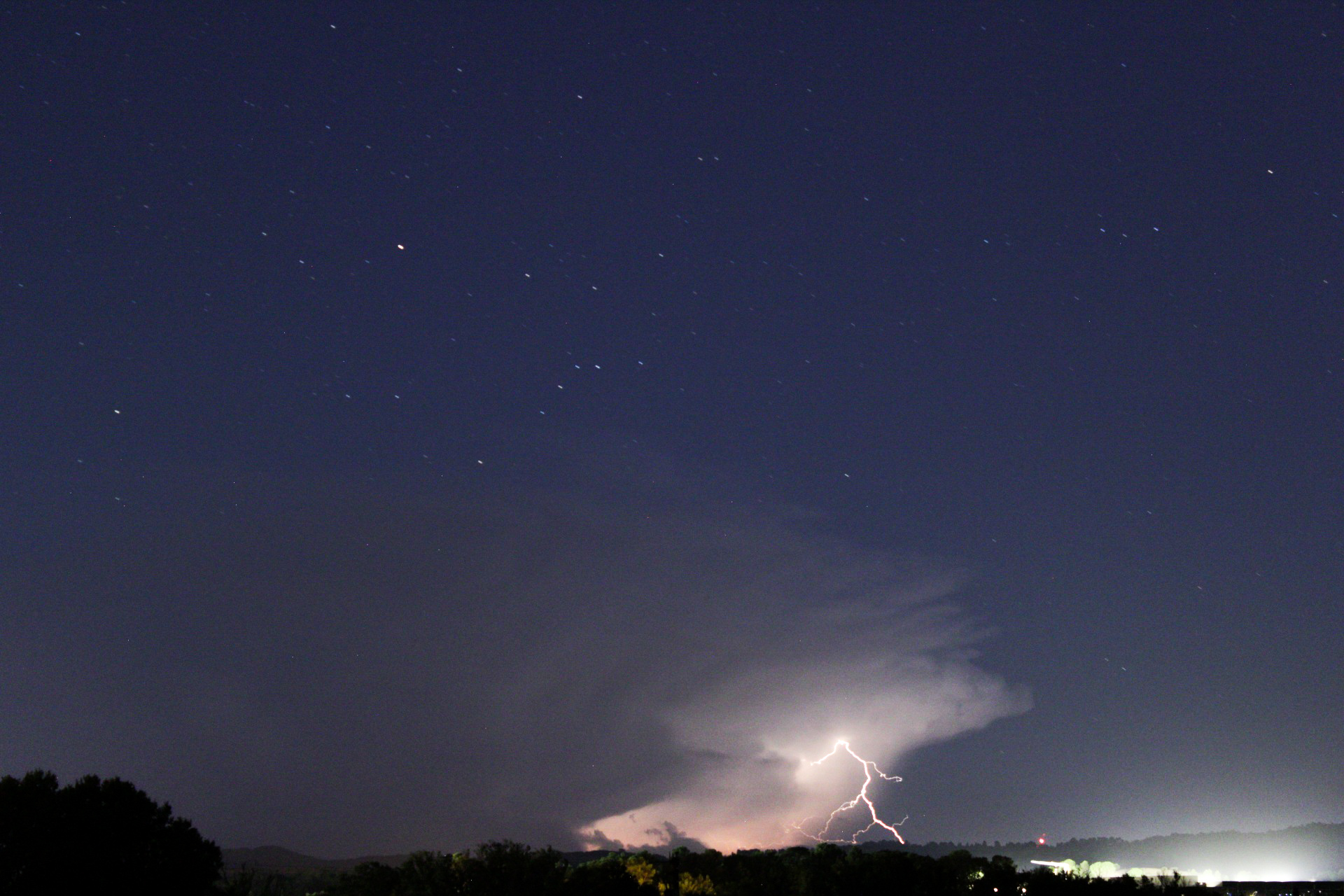 Ce 7 août au soir des orages orographique assez marqué explosé côté Pyrénées, j'ai réussi à capturer cette extra-nuageux somptueux sur l'enclave de Andorre - 07/08/2026 23:00 - Gabriel 