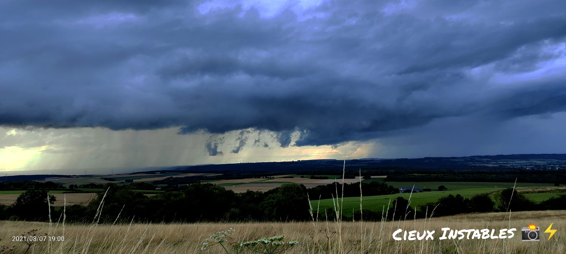 orage d'une intensité forte et exceptionnel sur la belgique structure impressionnante et gréle - 07/07/2021 18:10 -  CIEUX INSTABLES