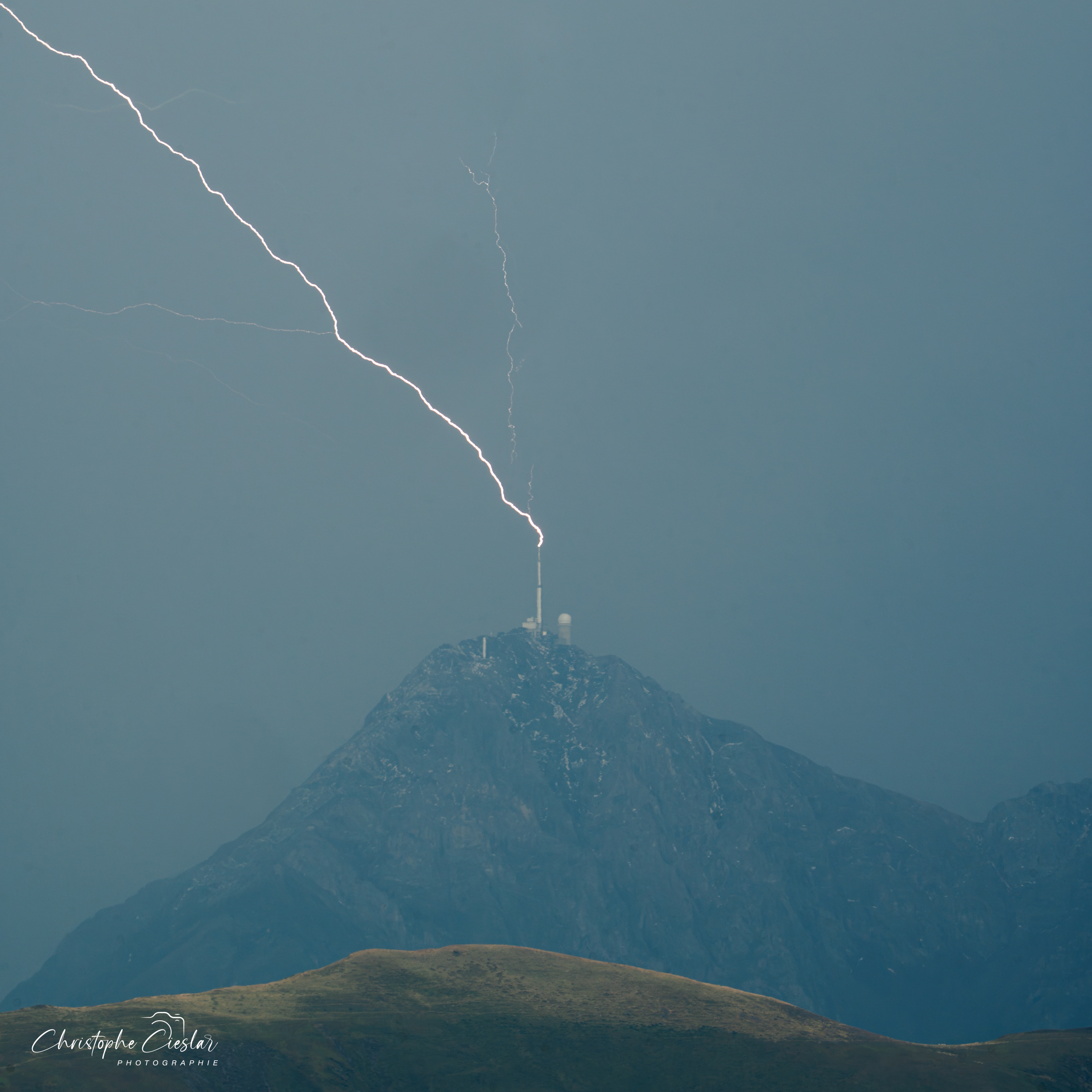 08/08/2026 juste après la grêle impact sur le Pic du Midi pris depuis les antennes de Julos distant de 24.200 km - 08/08/2026 18:13 - Christophe Cieslar