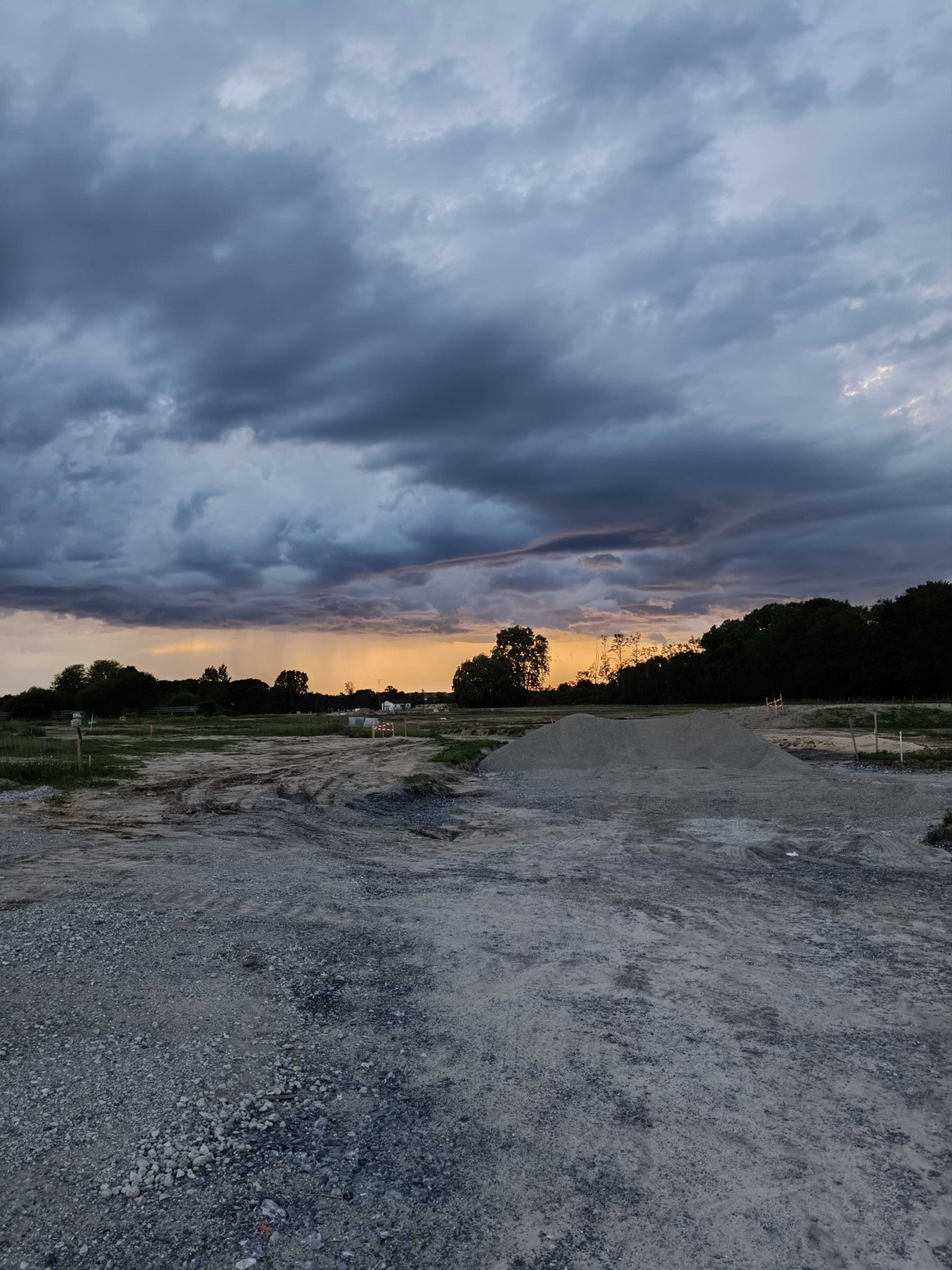 Une photo incroyable a mes yeux avant un orage - 08/05/2026 20:26 - dorian lafargue