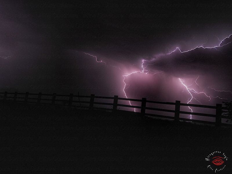 Orages venant d’Espagne, photo prise depuis La Chapelle de la Madeleine à Tardets 64. - 09/08/2023 11:14 - Aline CONDOURE