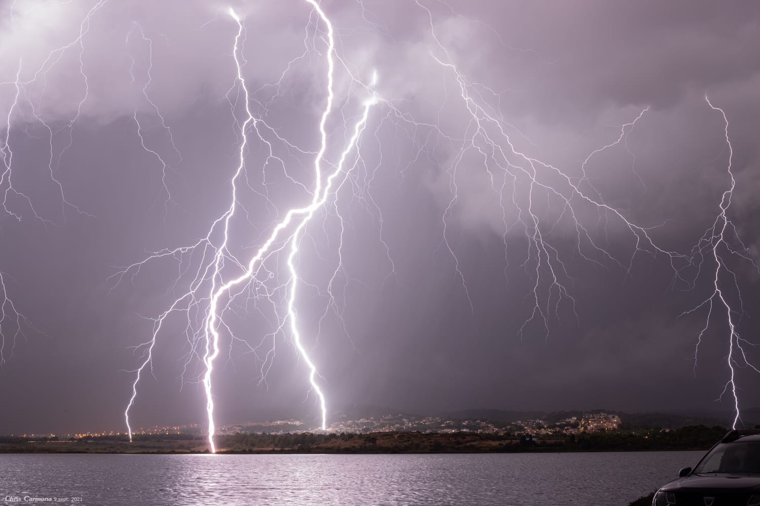 Déluge de foudre sur le sud de Narbonne (entre l'étang de Bages, l'A9 et le quartier Roches Grises) lors d'un balayage pluvio-orageux intense. - 09/09/2021 04:25 - Christian Carmona