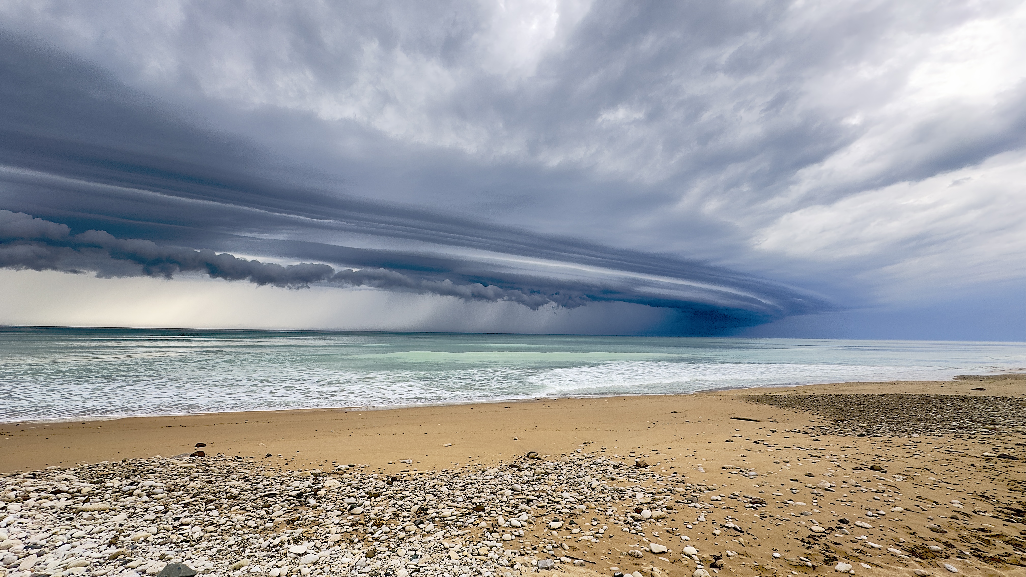 Orage à
St-Clément-des-Baleines, ce soir dans l’île de ré - 10/05/2025 18:45 - Xavier BATE