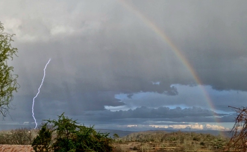 Impact positif tombant sur l'agglomération d'Aubenas en Ardèche (07). - 10/03/2024 17:48 - Andrea Pirrotta